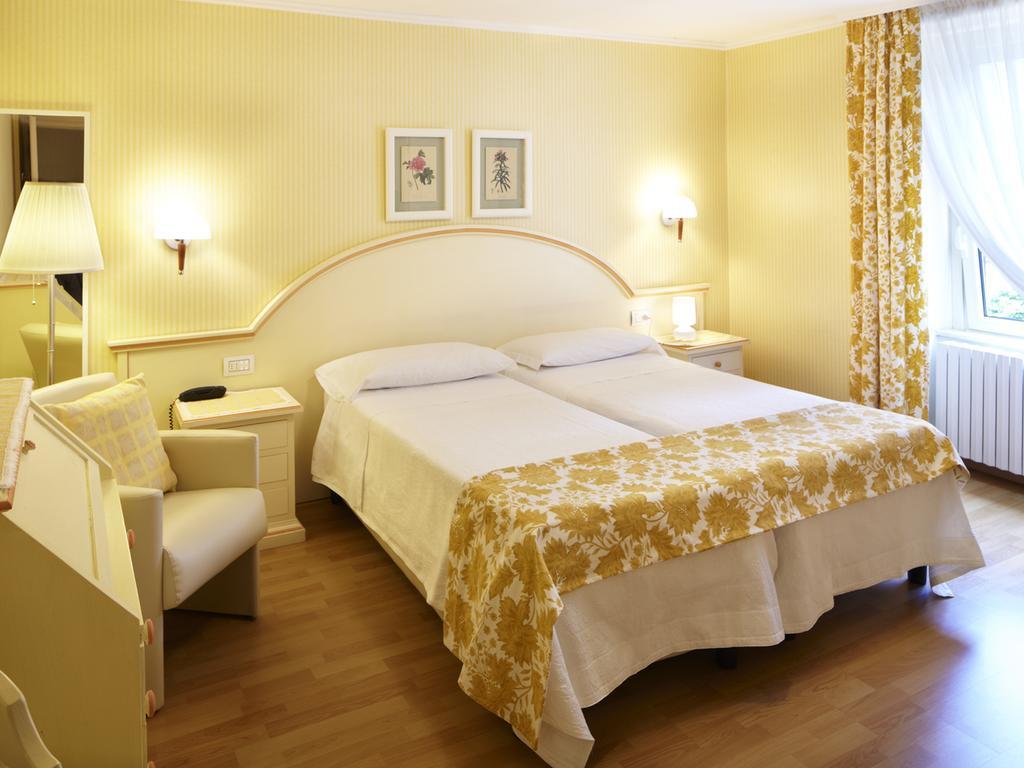 Albergo Milano Snc Lanzo D'intelvi Bilik gambar