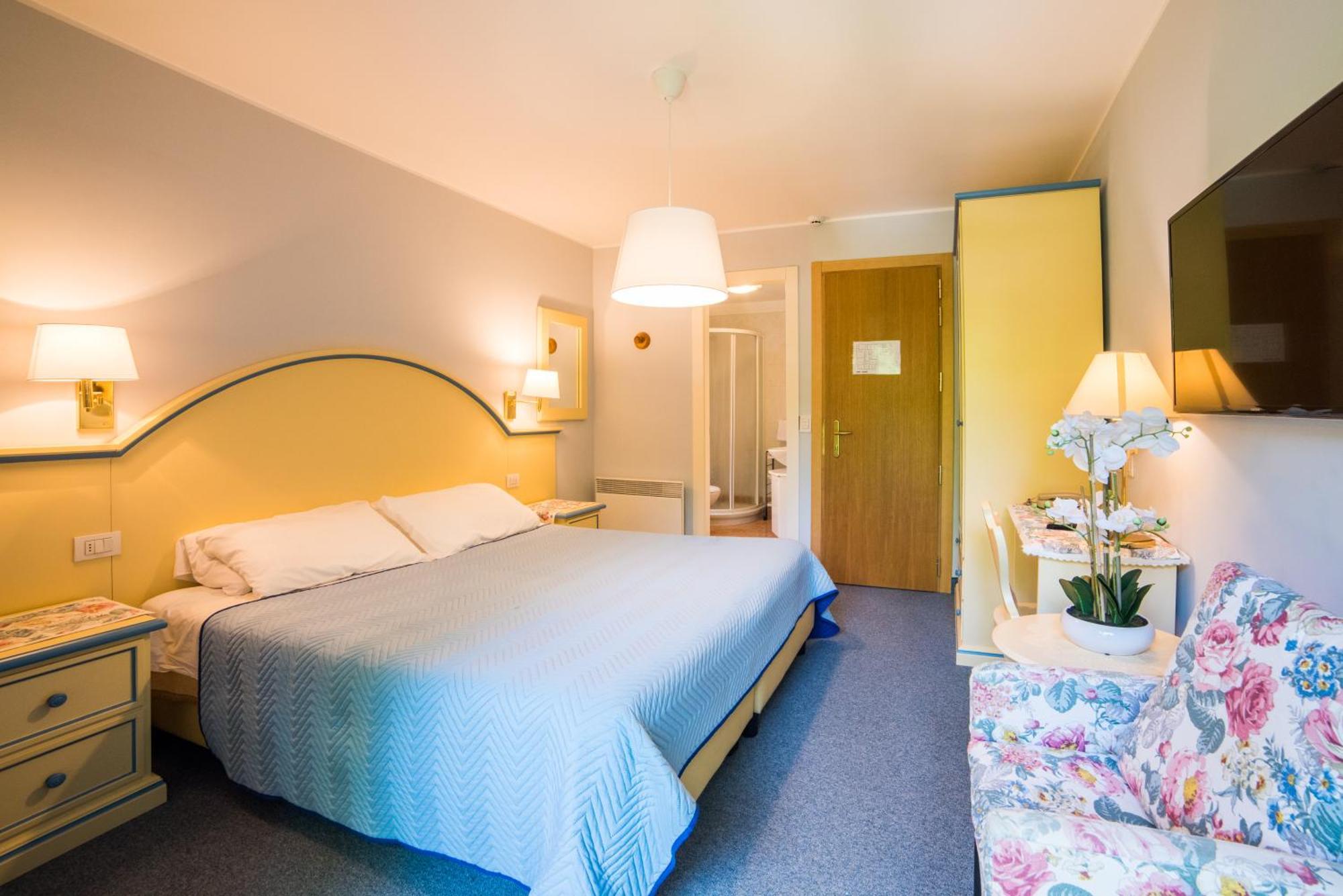 Albergo Milano Snc Lanzo D'intelvi Luaran gambar