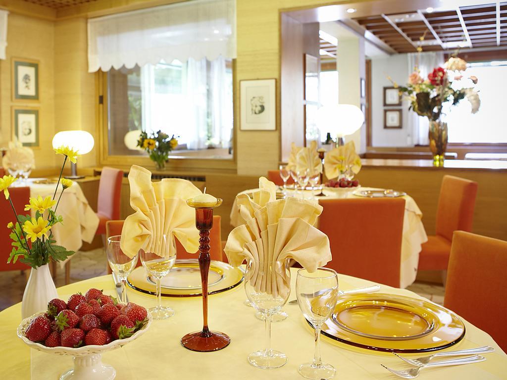 Albergo Milano Snc Lanzo D'intelvi Luaran gambar