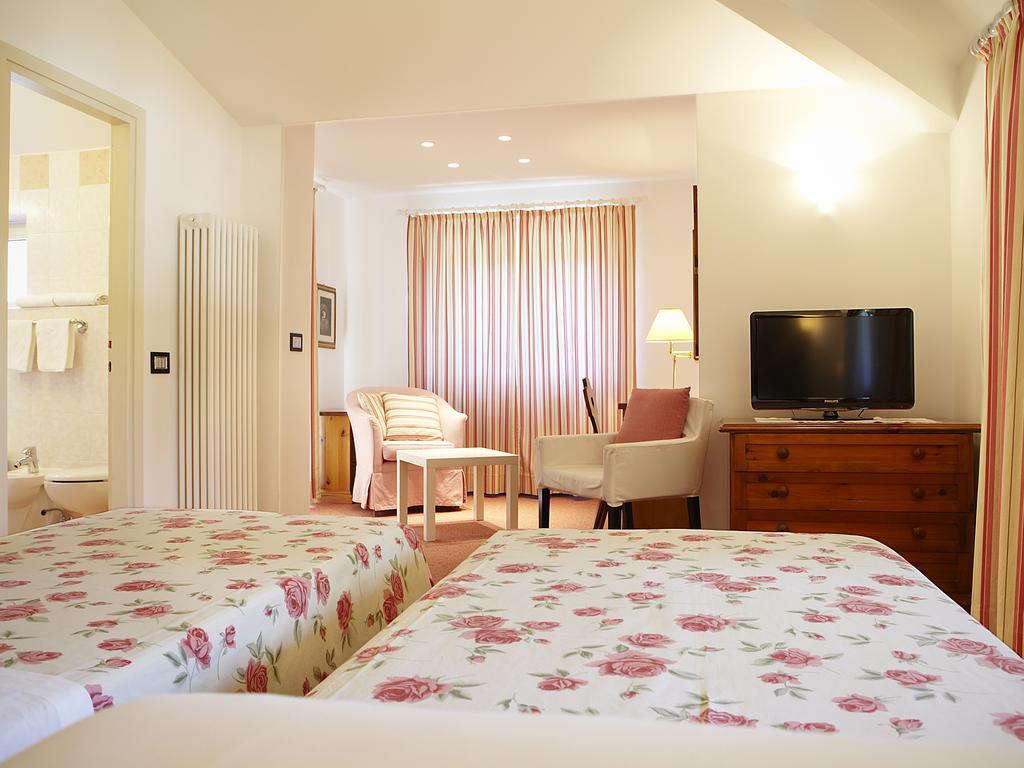 Albergo Milano Snc Lanzo D'intelvi Bilik gambar