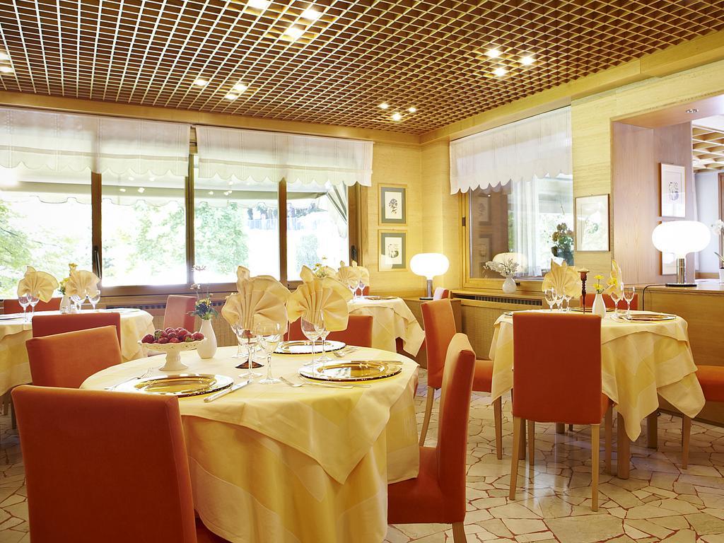 Albergo Milano Snc Lanzo D'intelvi Luaran gambar
